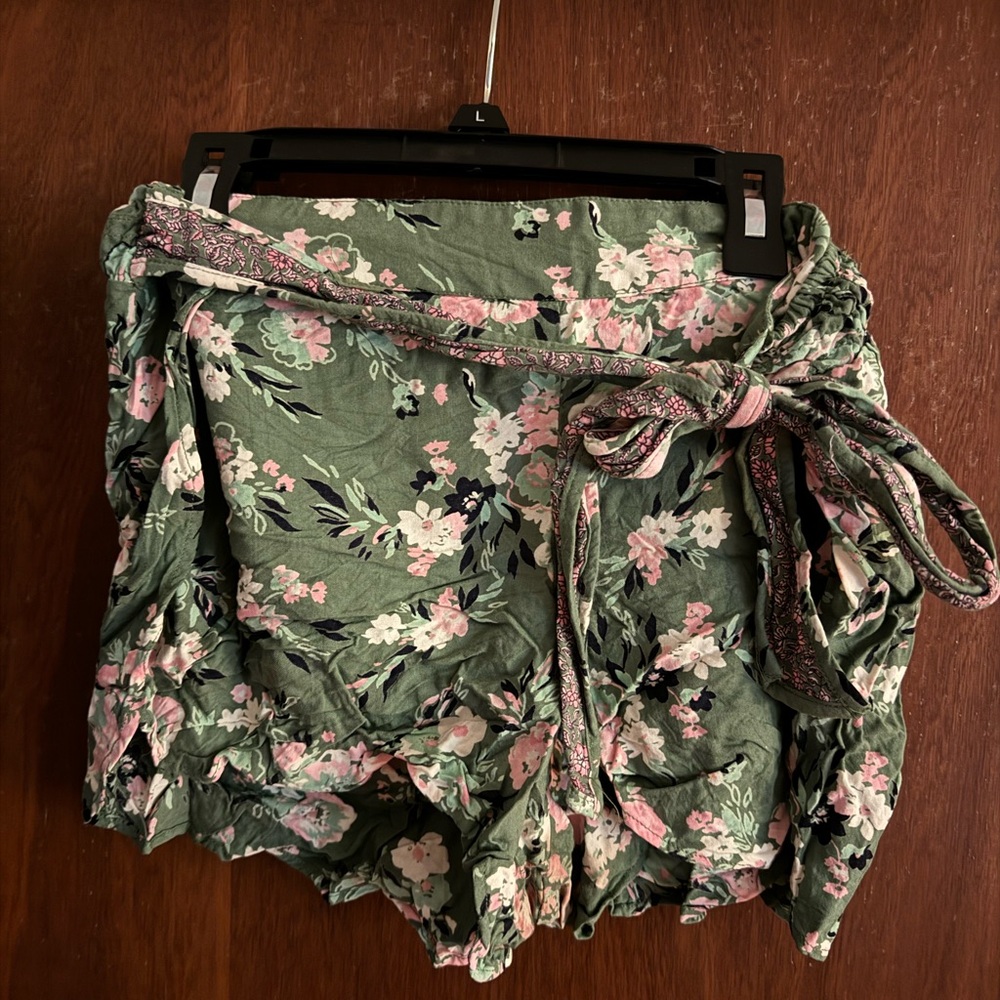 Floral Green Women's Shorts